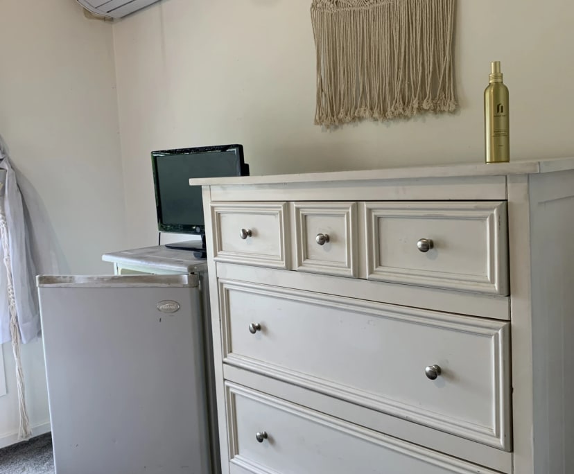 $280, Homestay, 1 bathroom, Paradise Point QLD 4216