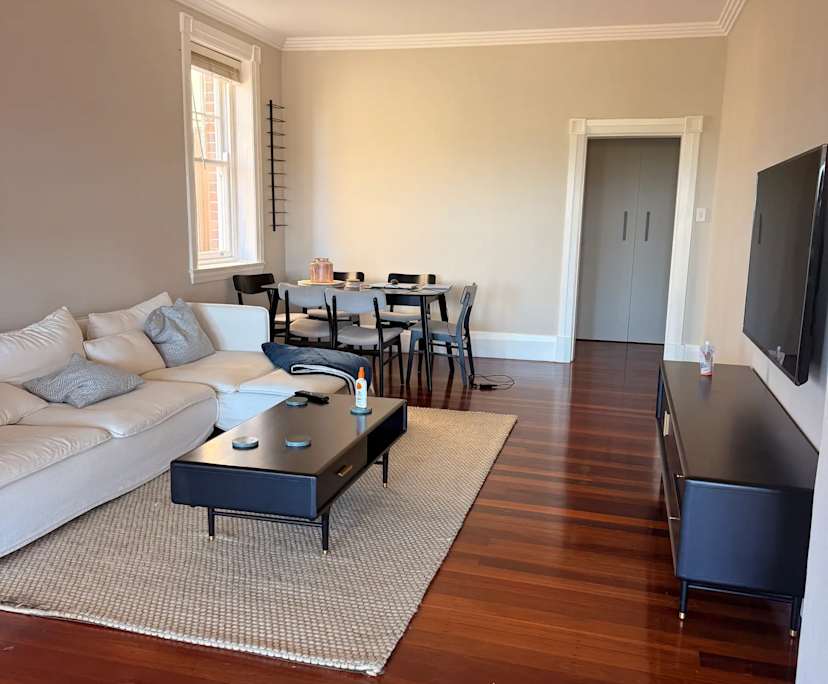 Furnished room in a flatshare