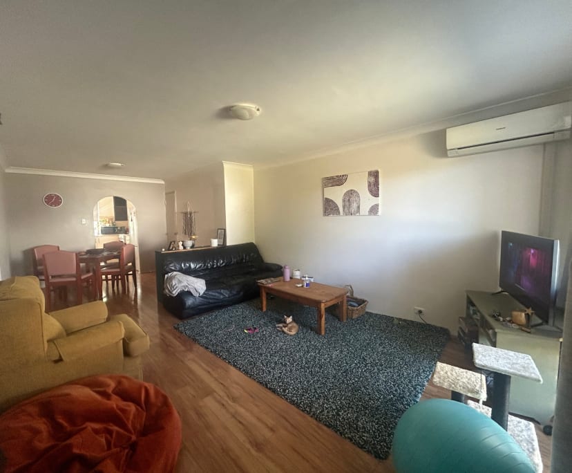 Furnished room in a flatshare
