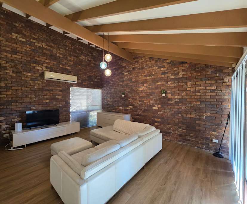 $250, Whole-property, 4 bathrooms, Mermaid Waters QLD 4218