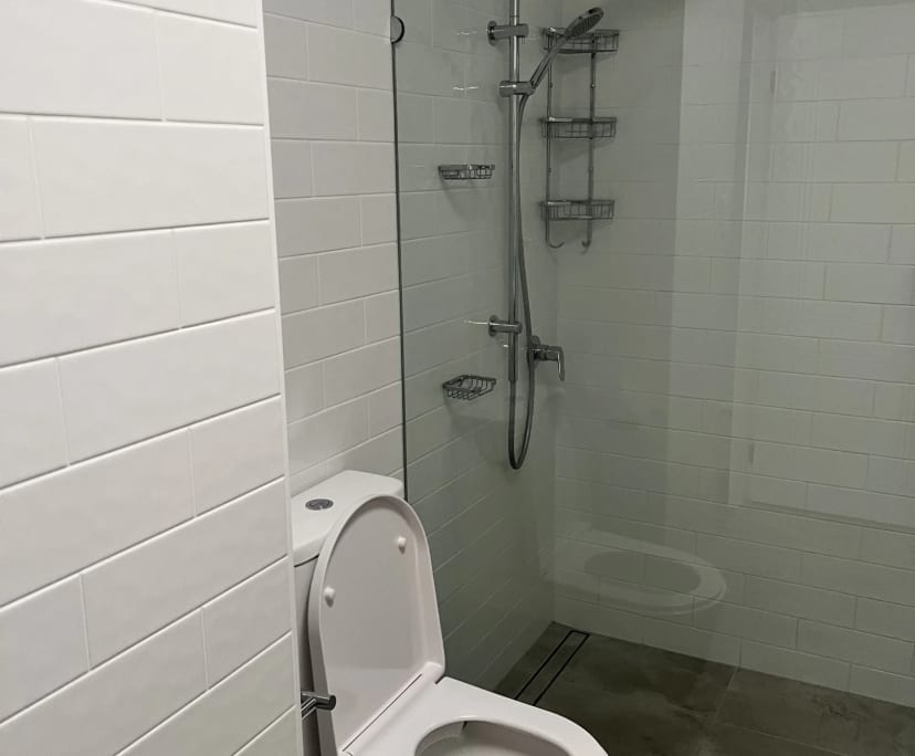$300, Flatshare, 2 bathrooms, Taringa QLD 4068
