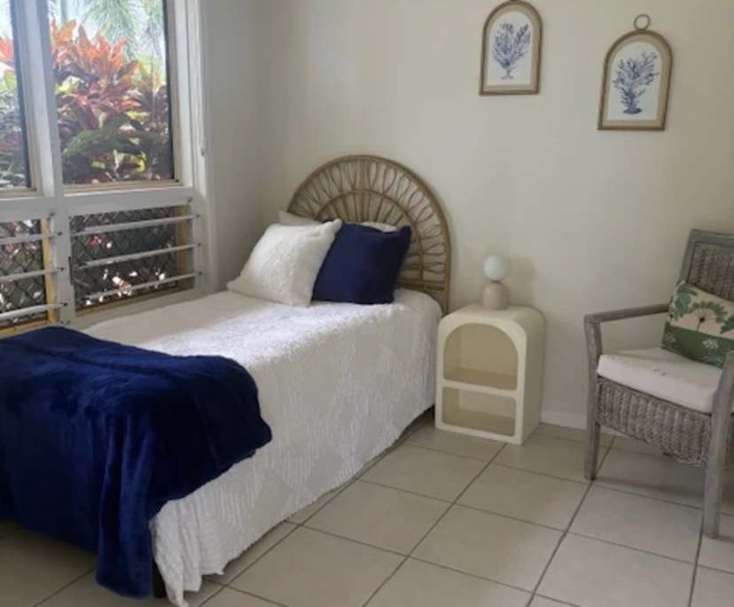 Furnished room in a flatshare