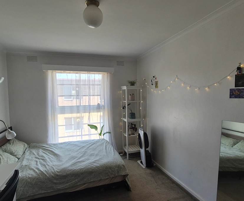 Furnished room in a flatshare