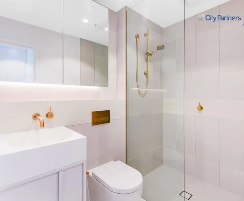 Unfurnished room with ensuite in a flatshare