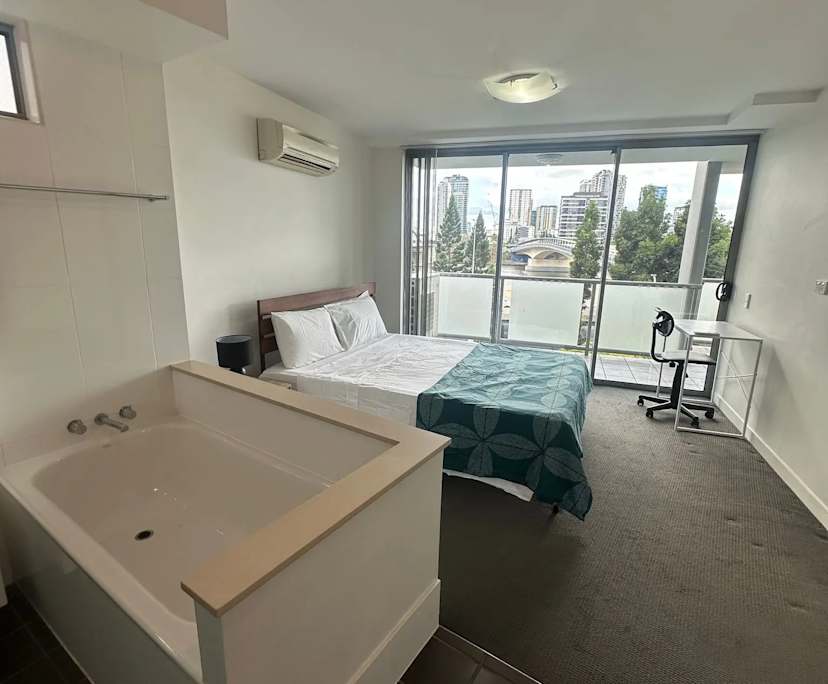 $745, Flatshare, 3 bathrooms, Brisbane City QLD 4000