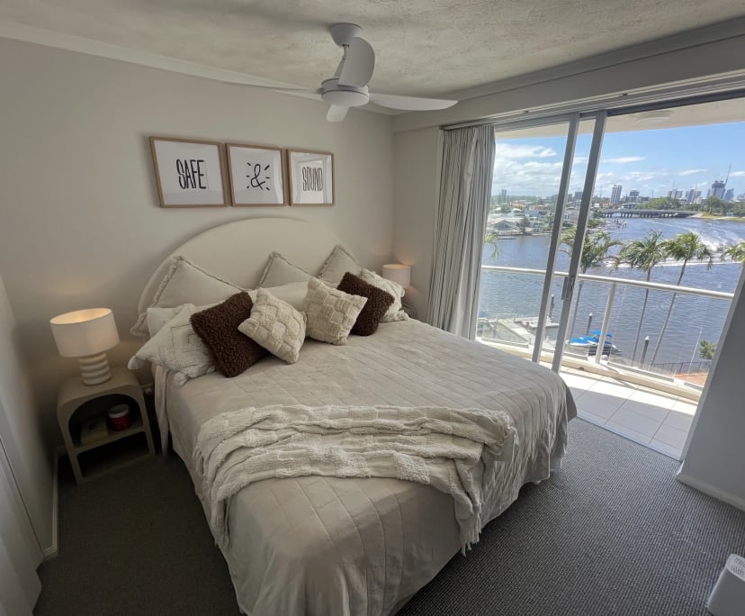 $1,200, 1-bed, 1 bathroom, Surfers Paradise QLD 4217