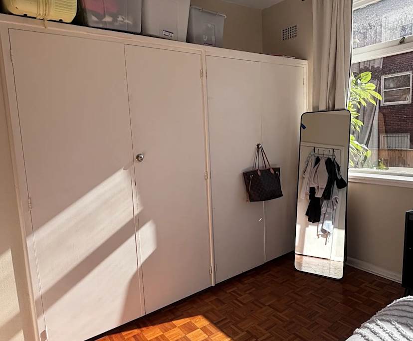 Furnished room in a flatshare