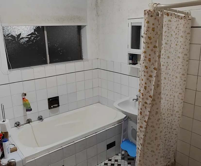 Whole property with 2 rooms for rent