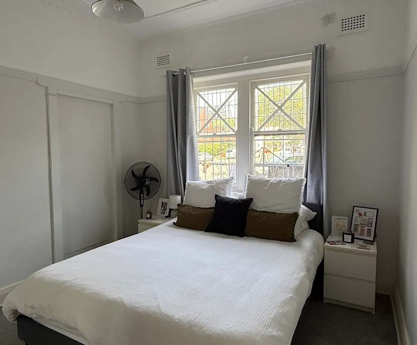 Furnished room in a flatshare