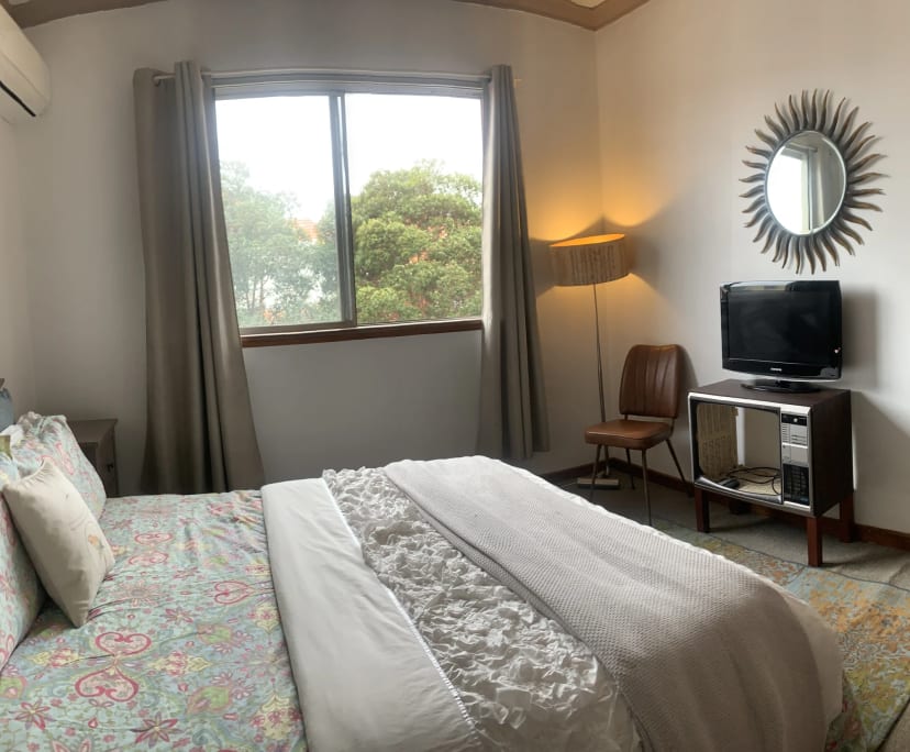 Furnished room in a flatshare