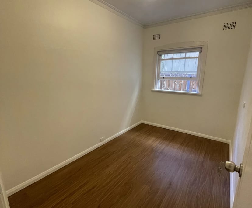 Unfurnished room in a flatshare
