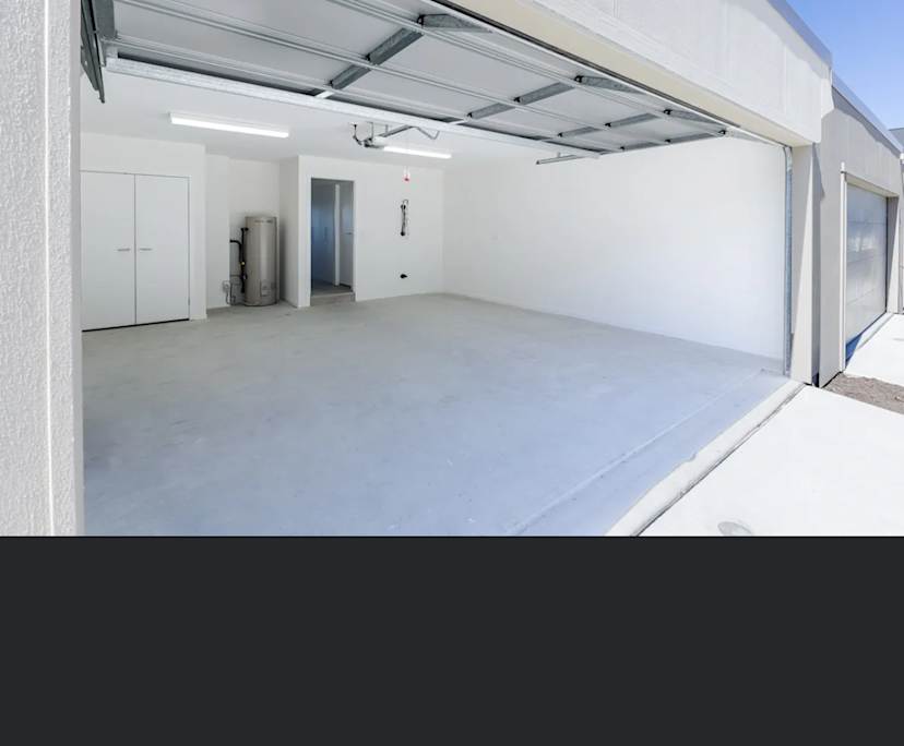 $970, Whole-property, 3 bathrooms, Hope Island QLD 4212