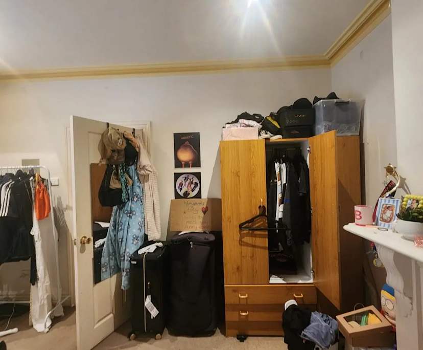 Furnished room in a share house