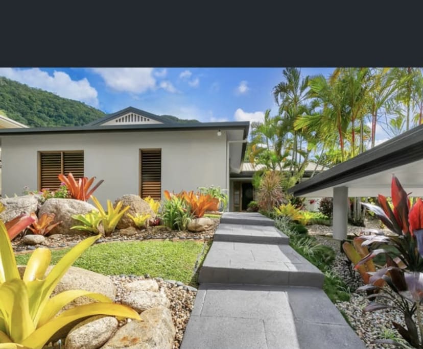 $250, Share-house, 4 bathrooms, Mooroobool QLD 4870