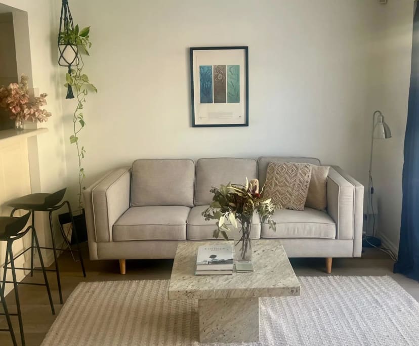 Furnished room in a flatshare