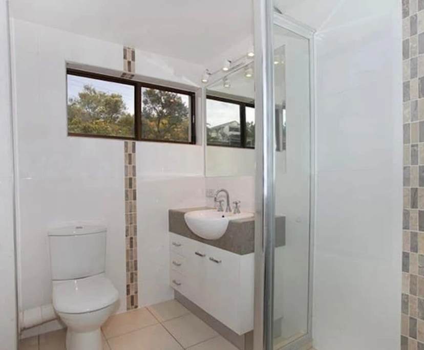 $300, Flatshare, 4 bathrooms, Alexandra Headland QLD 4572