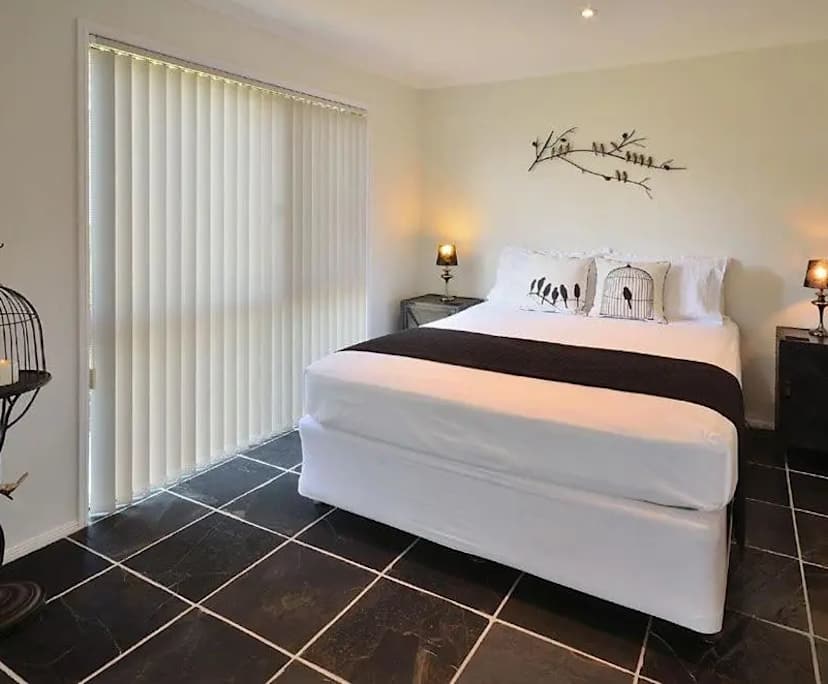 $1,500, 1-bed, 1 bathroom, Macleay Island QLD 4184