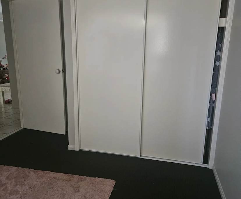 Unfurnished room in a flatshare