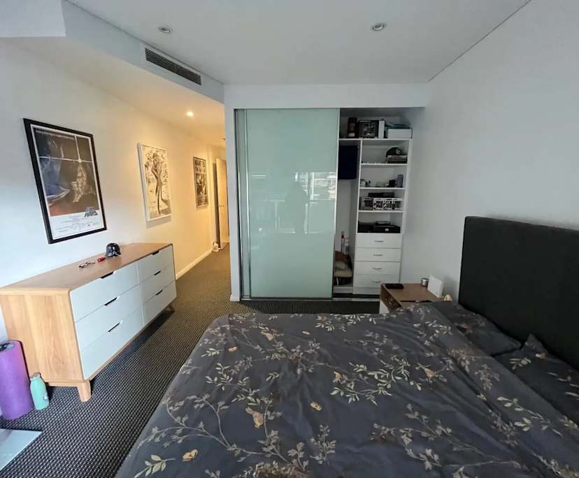 Furnished room with ensuite in a flatshare