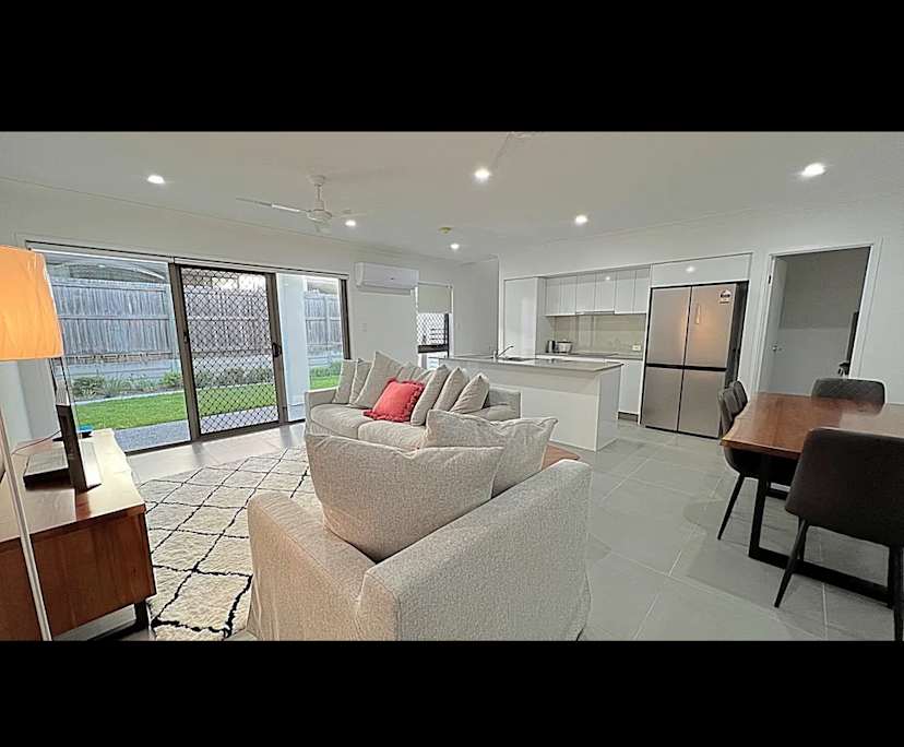 $330, Share-house, 4 bathrooms, Parkinson QLD 4115