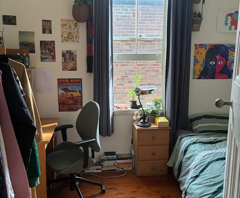 Furnished room in a share house