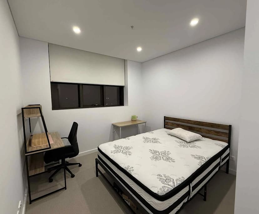 Furnished room with ensuite in a flatshare