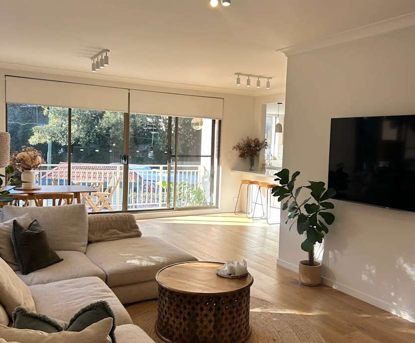 Furnished room in a flatshare