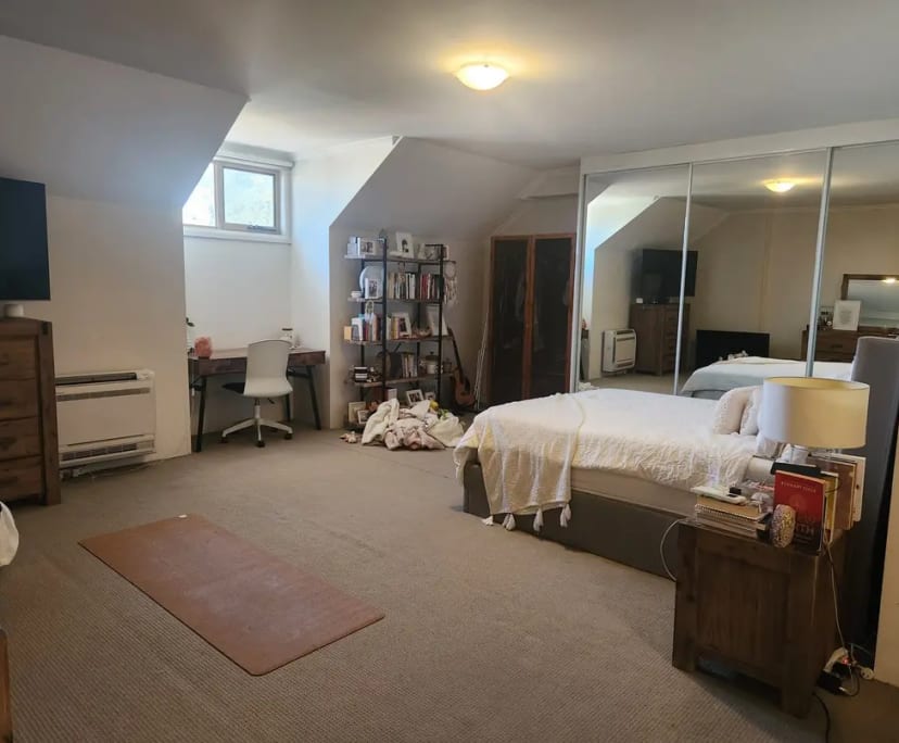 Furnished room with ensuite in a flatshare