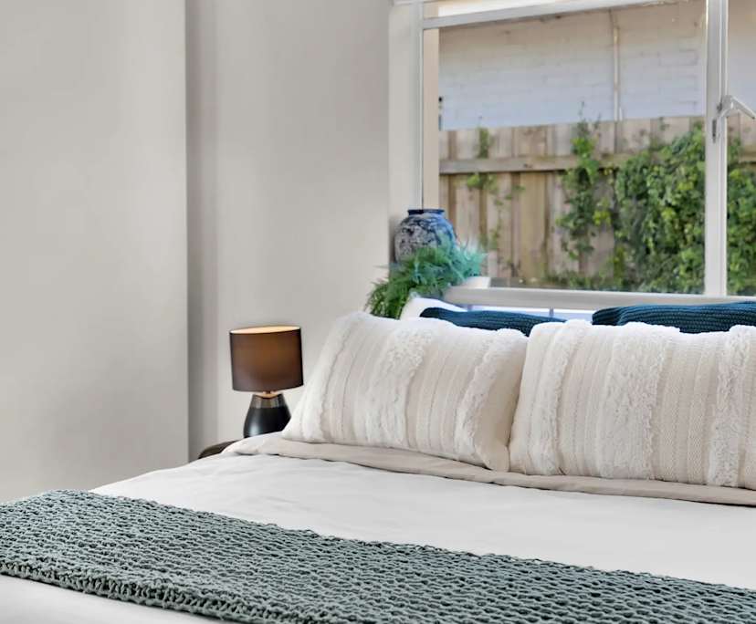 $1,580, Whole-property, 4 bathrooms, Caulfield South VIC 3162