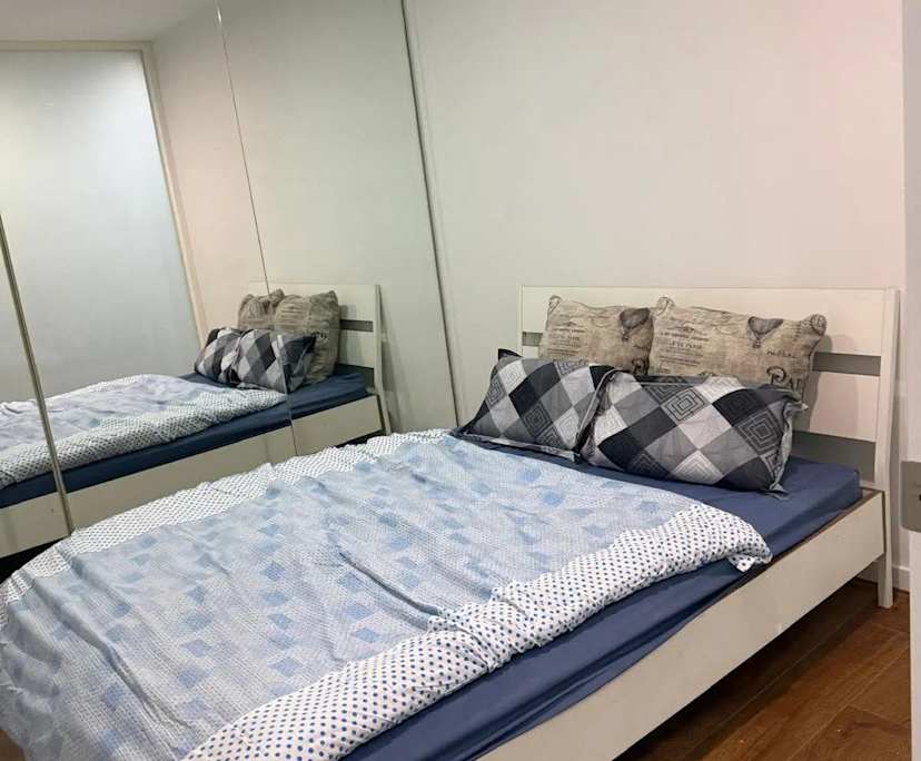 Furnished room in a flatshare