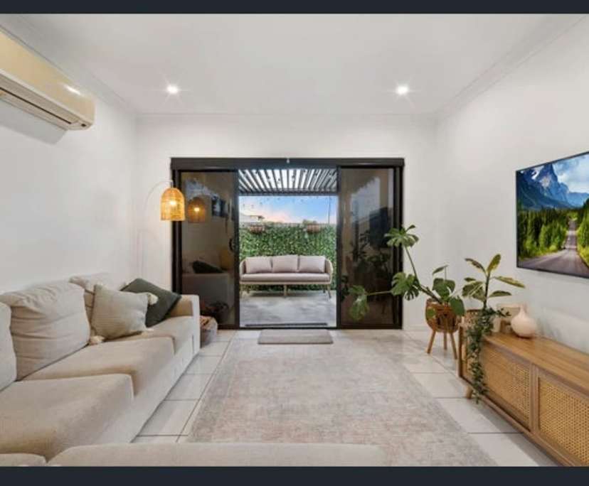 Unfurnished room with own bathroom