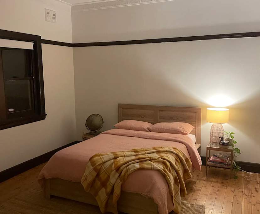 Furnished room in a flatshare