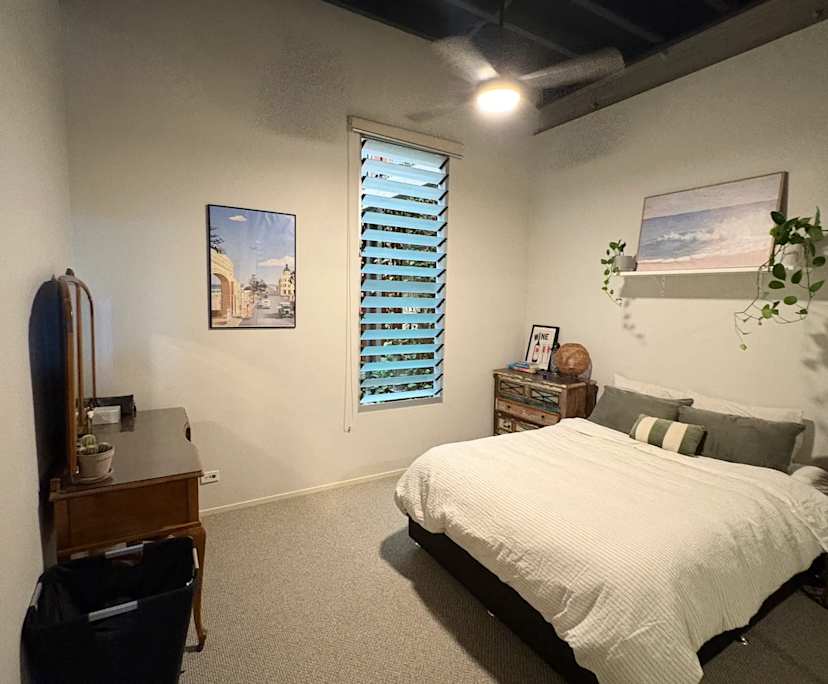 Furnished room in a flatshare