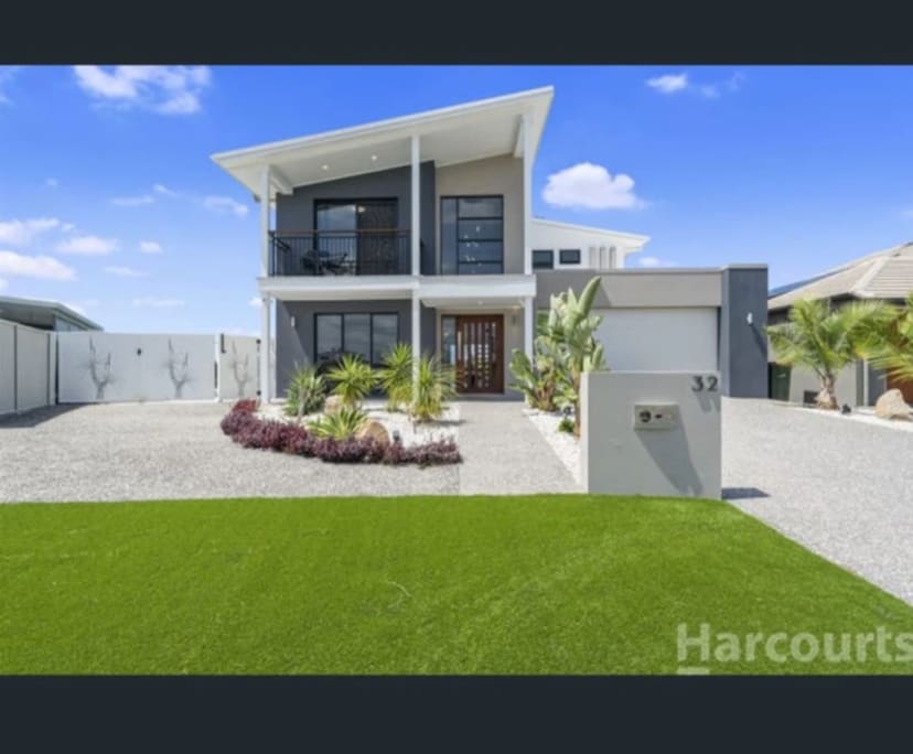 2 Rooms for Rent in Banksia Beach, Brisbane 250,