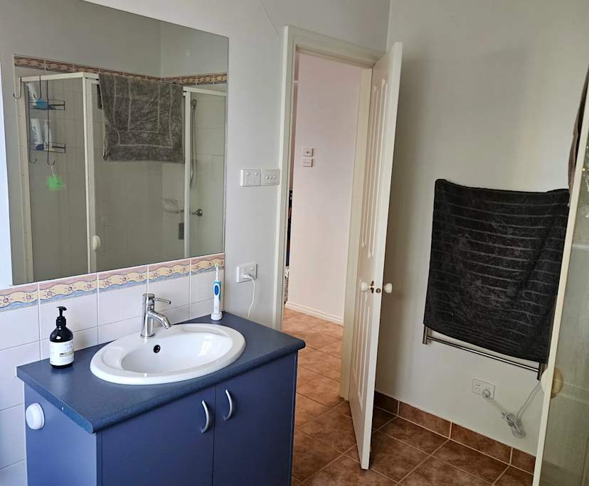 $250, Share-house, 3 bathrooms, Caroline Springs VIC 3023