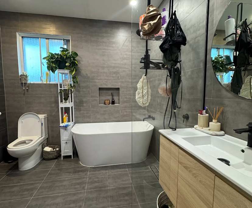 Furnished room in a flatshare