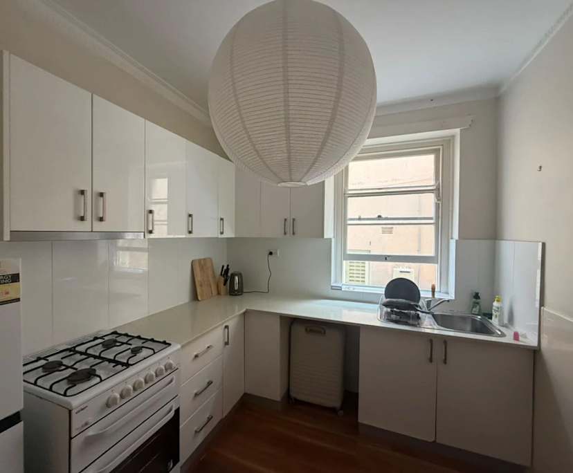 Furnished room in a flatshare
