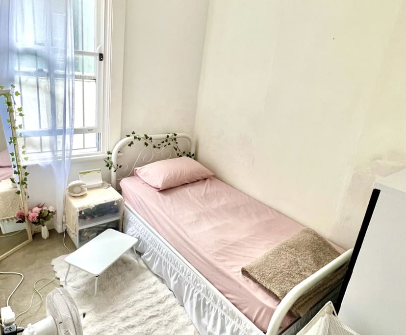 Furnished room in a flatshare