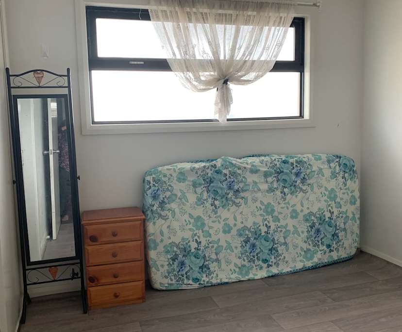 Room in a share house