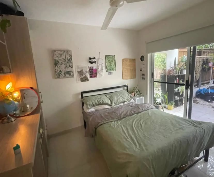Furnished room in a share house