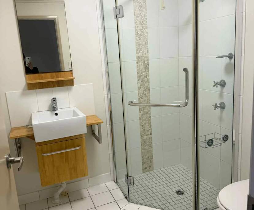 $400, Flatshare, 3 bathrooms, Clifton Beach QLD 4879