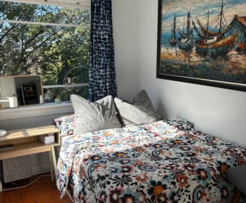 Furnished room in a flatshare