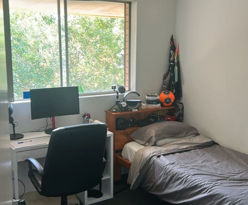 Furnished room in a flatshare