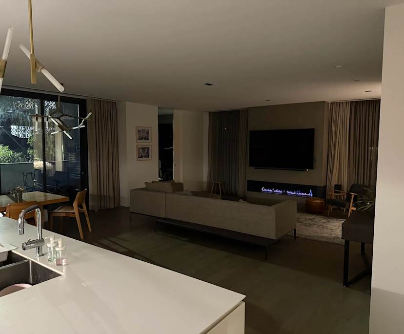 Furnished room with ensuite in a flatshare