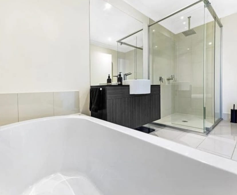 $385, Share-house, 3 bathrooms, Hope Island QLD 4212