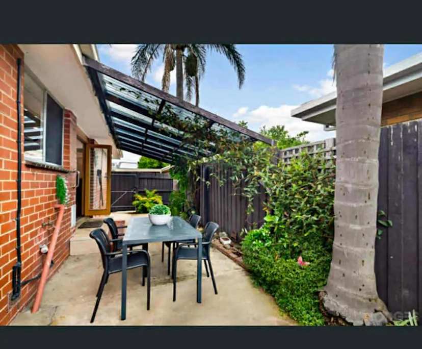 $650, Whole-property, 2 bathrooms, Cheltenham VIC 3192