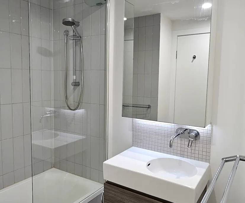 $365, Flatshare, 2 bathrooms, Bowen Hills QLD 4006