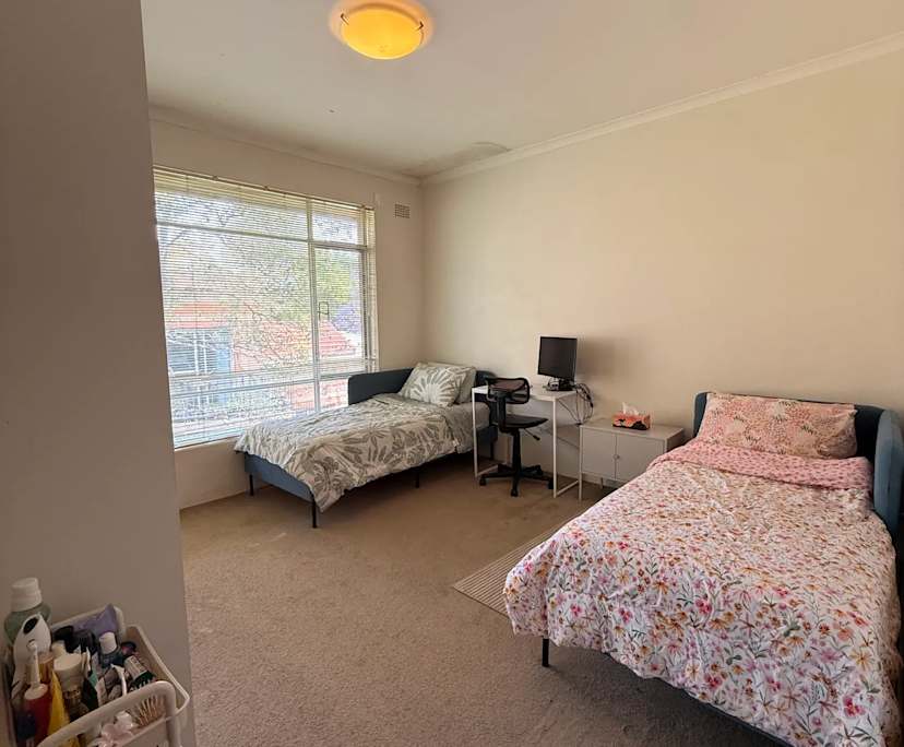 Furnished room in a flatshare