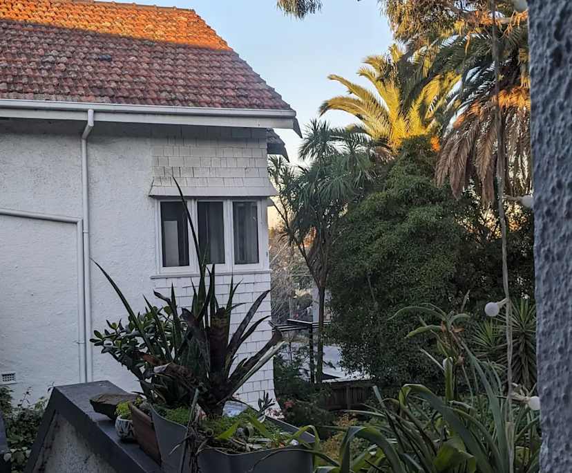 Furnished room in a flatshare