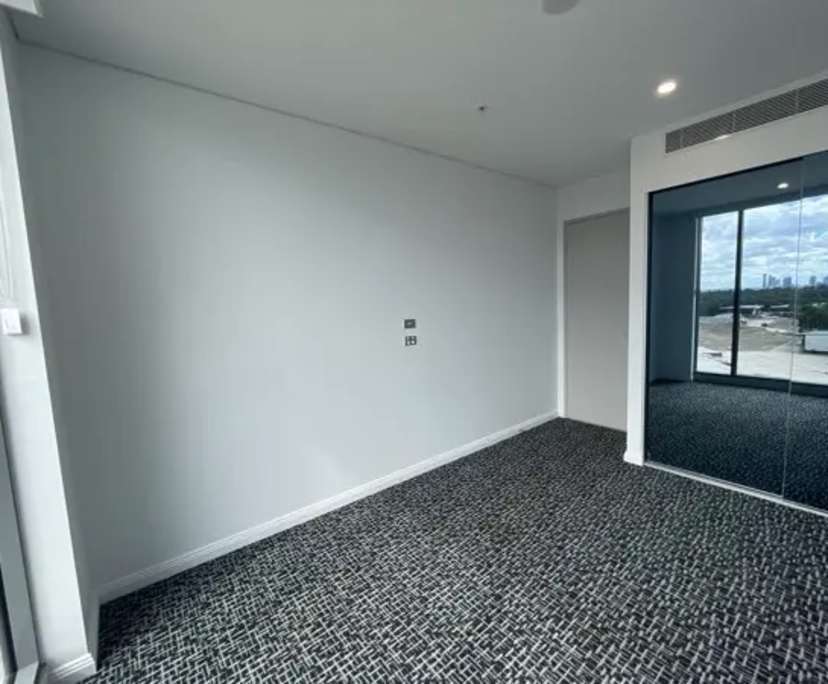 Unfurnished room with own bathroom